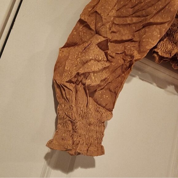 Kirious tan long sleeve crop top with open back L - Picture 3 of 4